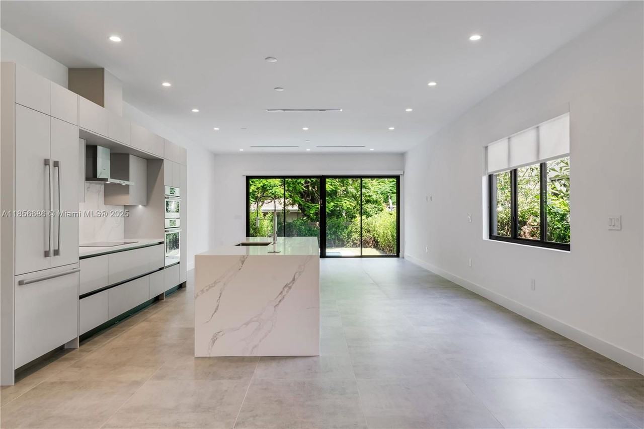 2842 Sw 32nd Ct #SFH - Photo 2 of 8