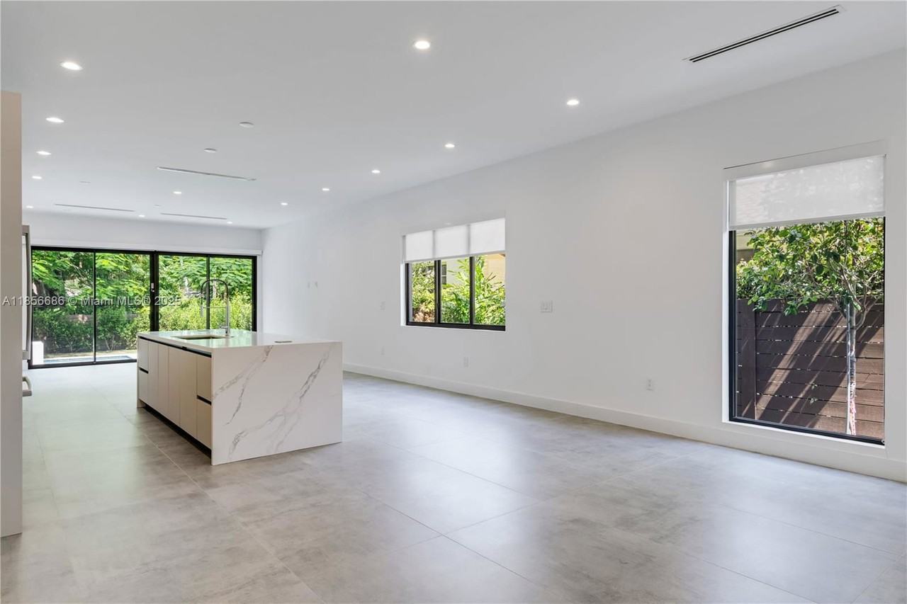 2842 Sw 32nd Ct #SFH - Photo 3 of 8