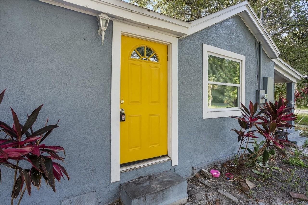 906 Celery Ave - Photo 3 of 24