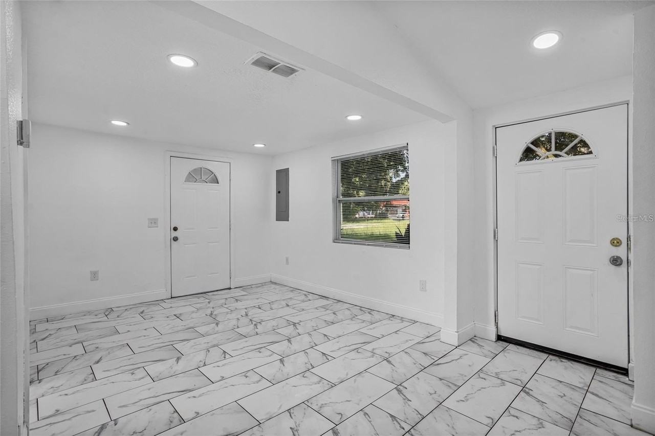 906 Celery Ave - Photo 4 of 24