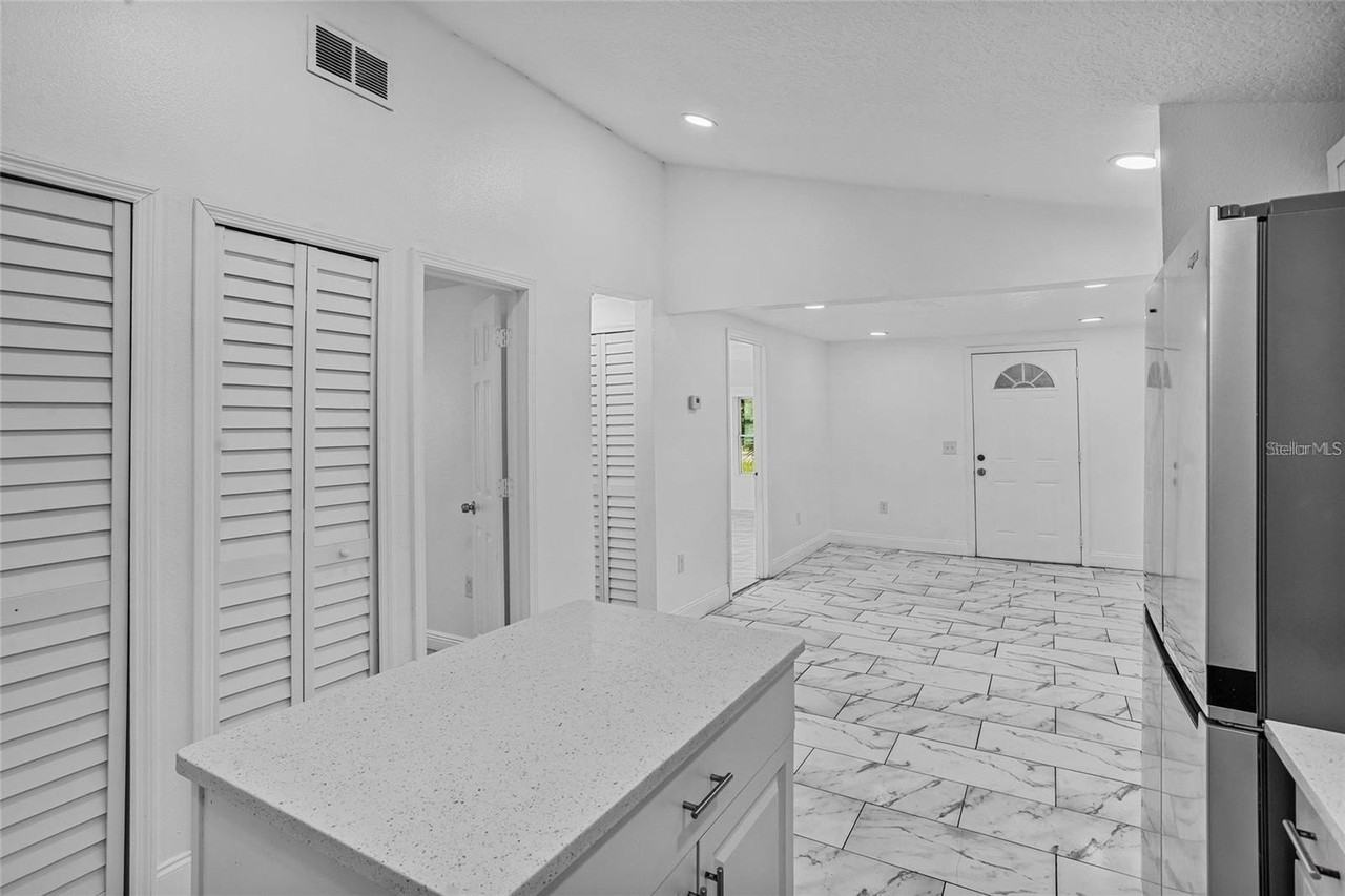 906 Celery Ave - Photo 7 of 24