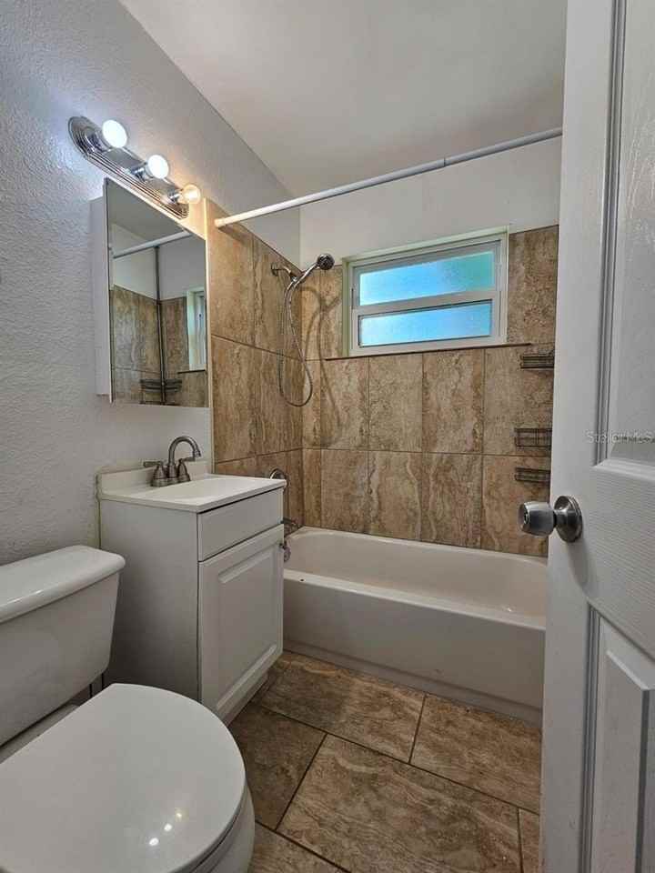 1718 Guinyard Way - Photo 7 of 13