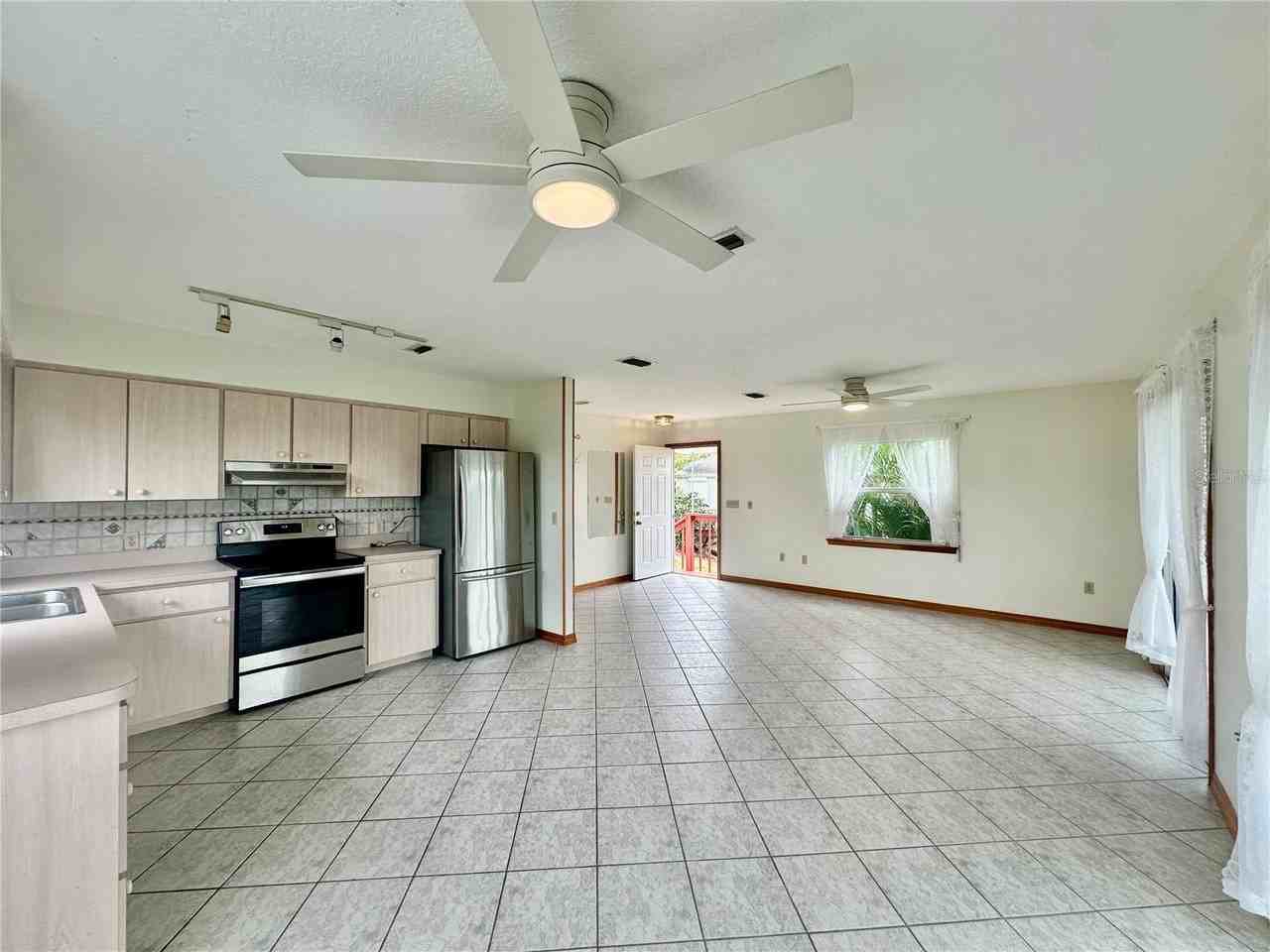 709 S Lake Starr Blvd - Photo 4 of 33