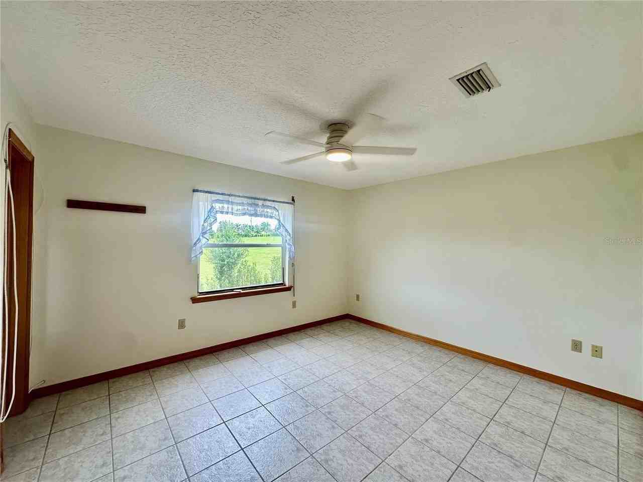 709 S Lake Starr Blvd - Photo 5 of 33