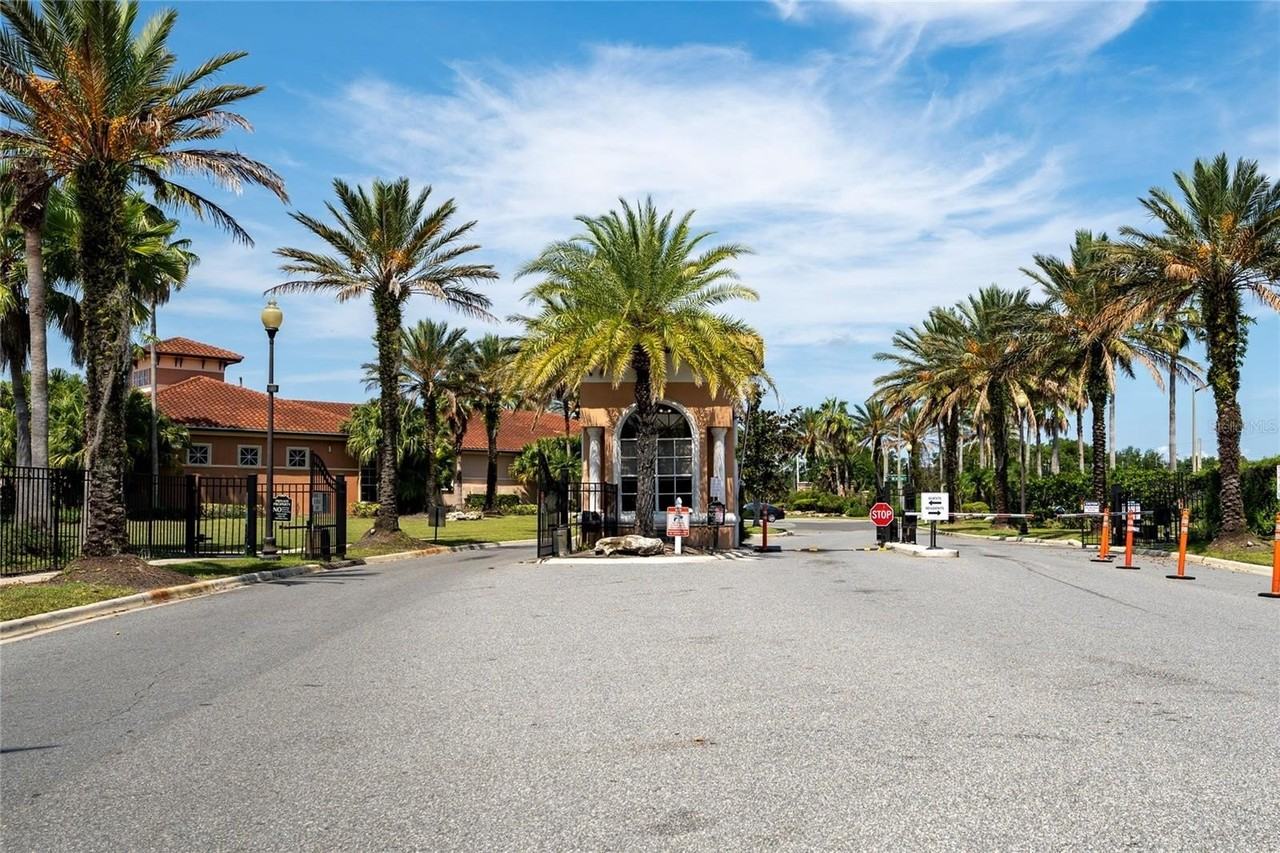 5548 Metrowest Blvd #202 - Photo 4 of 28