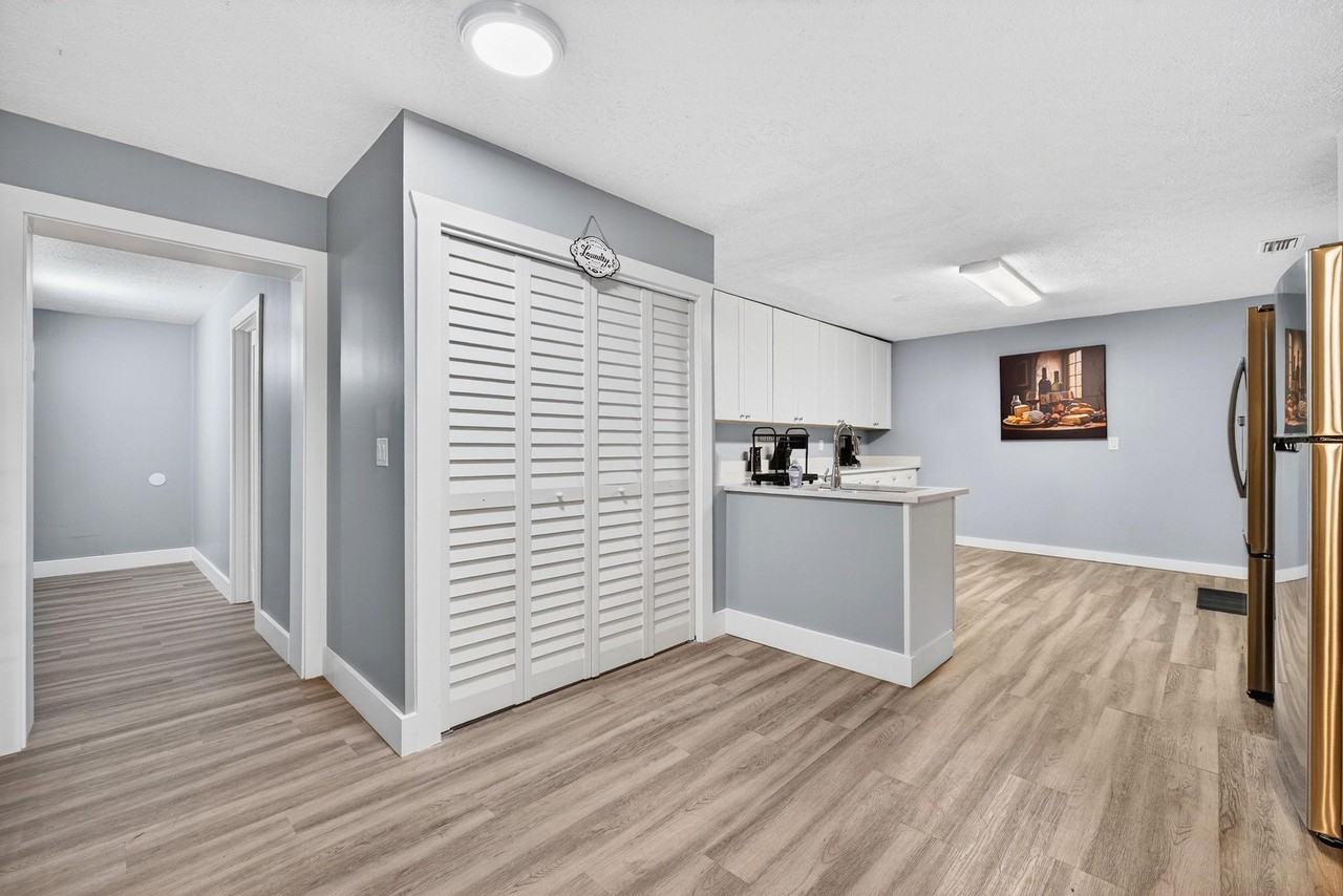 E Powhatan Ave - Photo 7 of 14