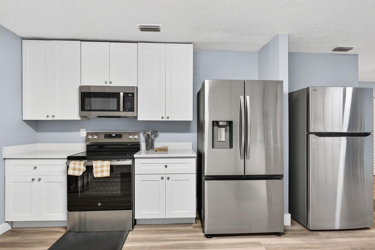 E Powhatan Ave - Photo 2 of 14