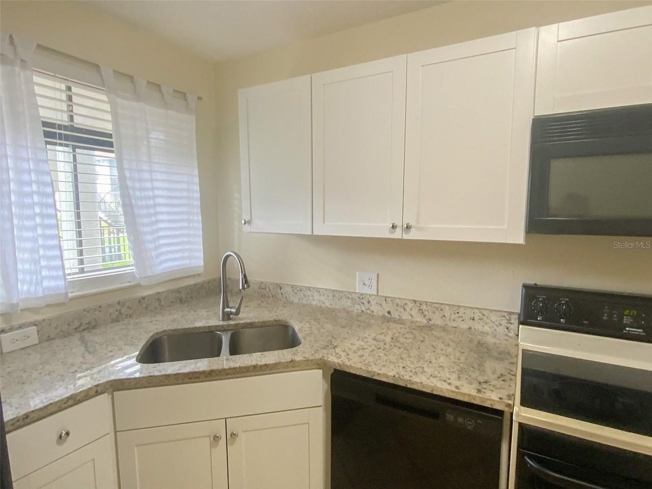 2002 Blue Hawk Ct #1714 - Photo 5 of 39