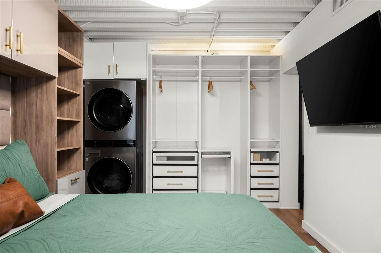 1312 E Washington St - Photo 6 of 24