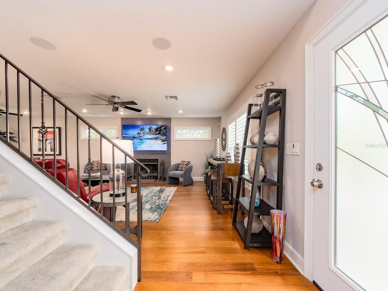 557 Florida Ave - Photo 5 of 39