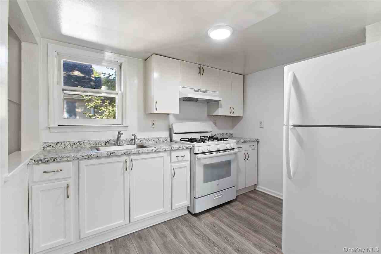 36 Anderson Rd #2ndFL - Photo 4 of 17