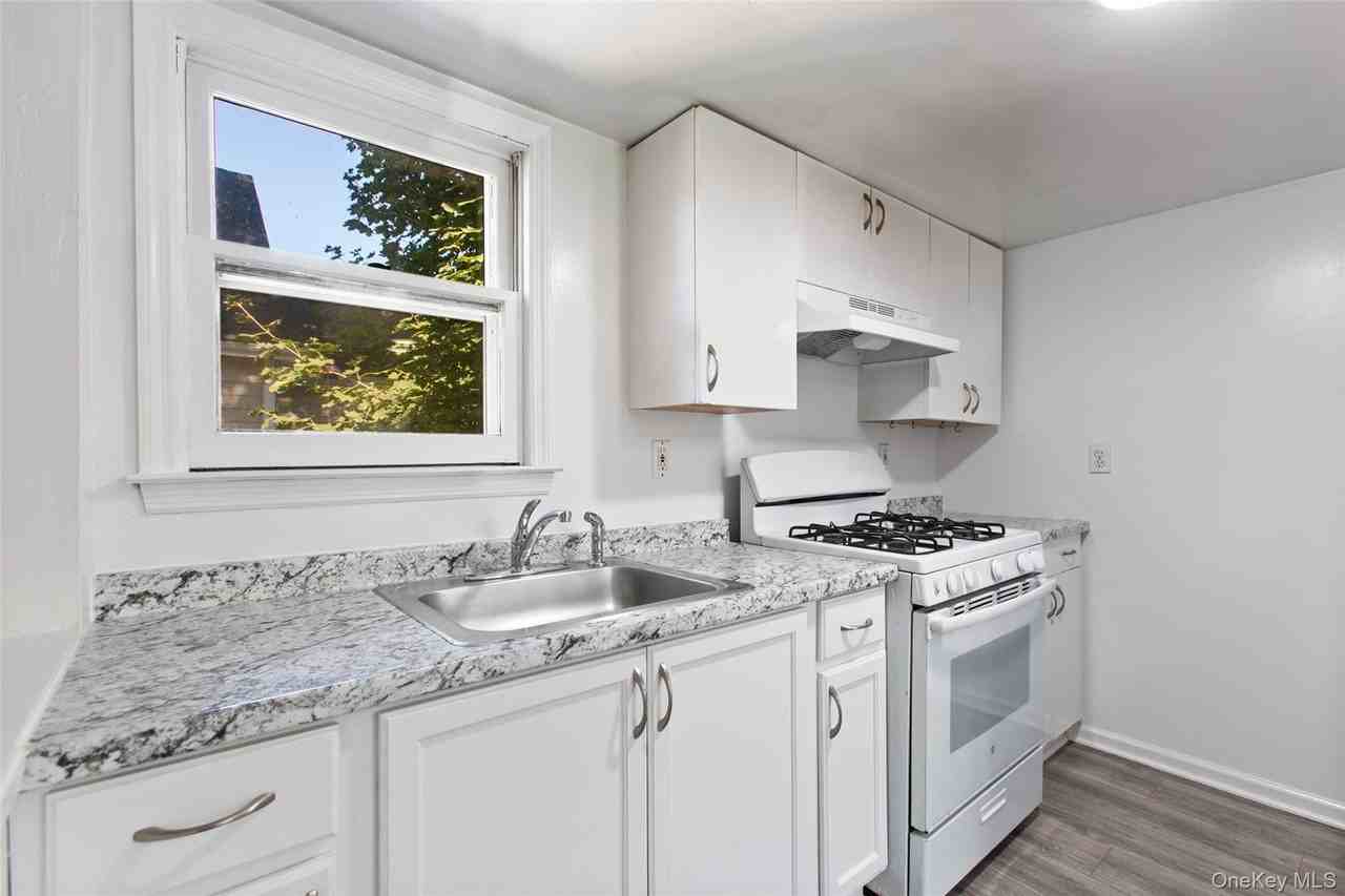 36 Anderson Rd #2ndFL - Photo 6 of 17