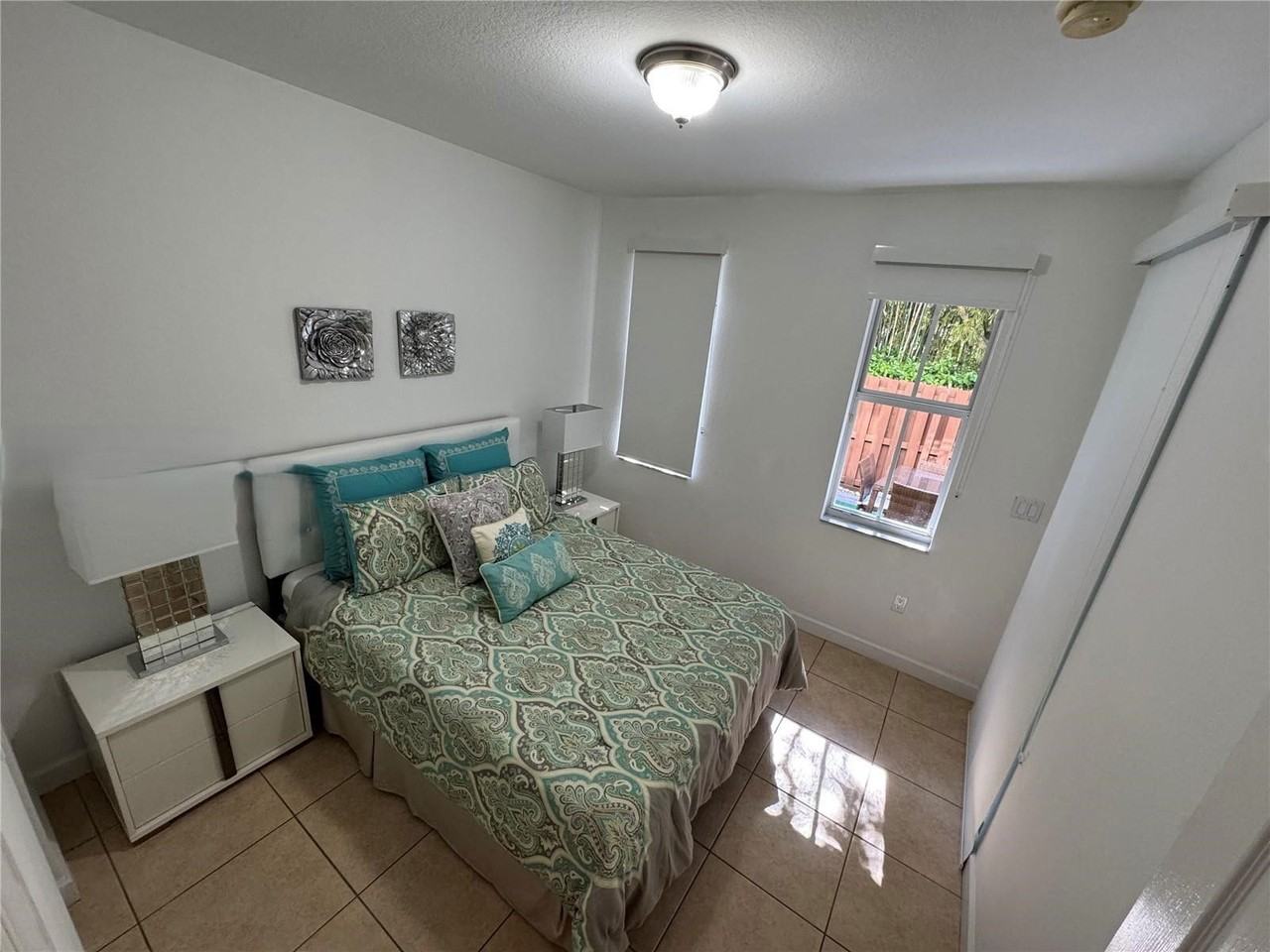 10748 Nw 74th Ter - Photo 7 of 8