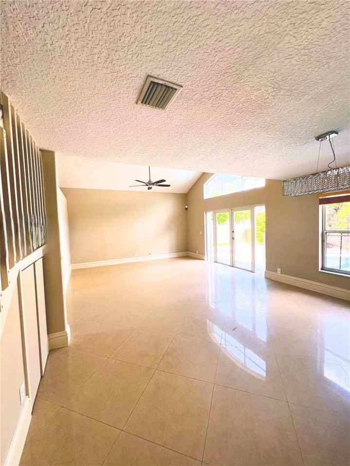 3381 Sw 51st St - Photo 3 of 8