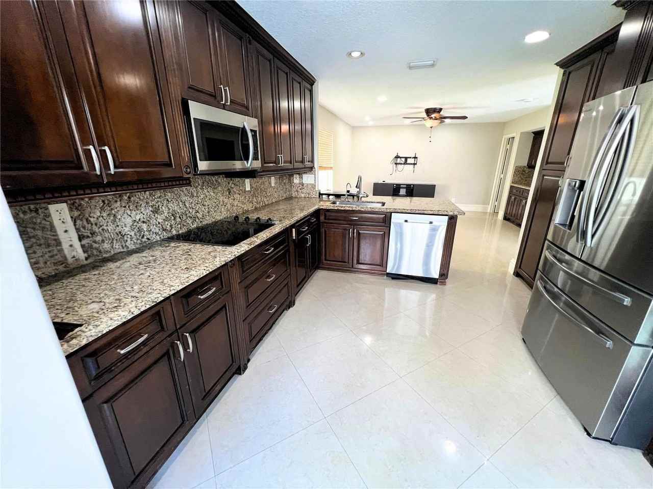 3381 Sw 51st St - Photo 5 of 8