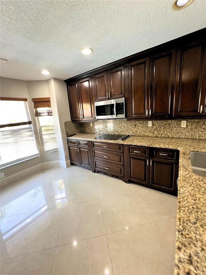 3381 Sw 51st St - Photo 6 of 8