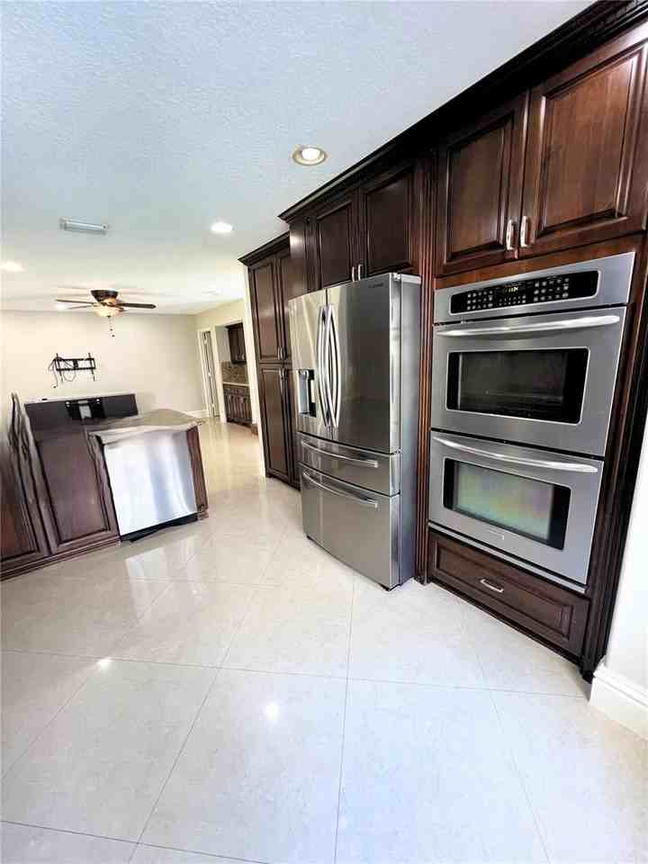 3381 Sw 51st St - Photo 7 of 8