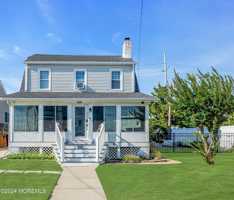 featured image of 320 Sunset Dr S