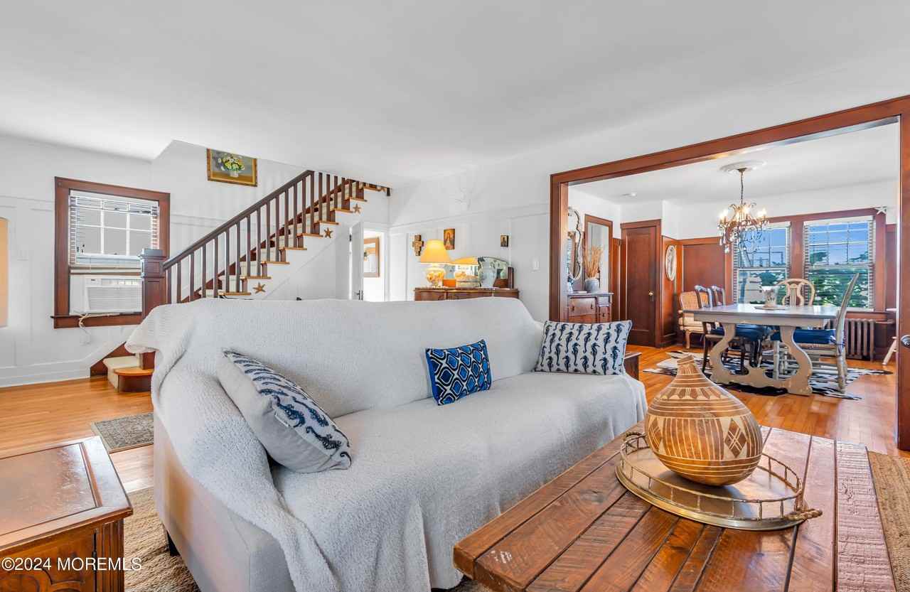 320 Sunset Dr S - Photo 2 of 12