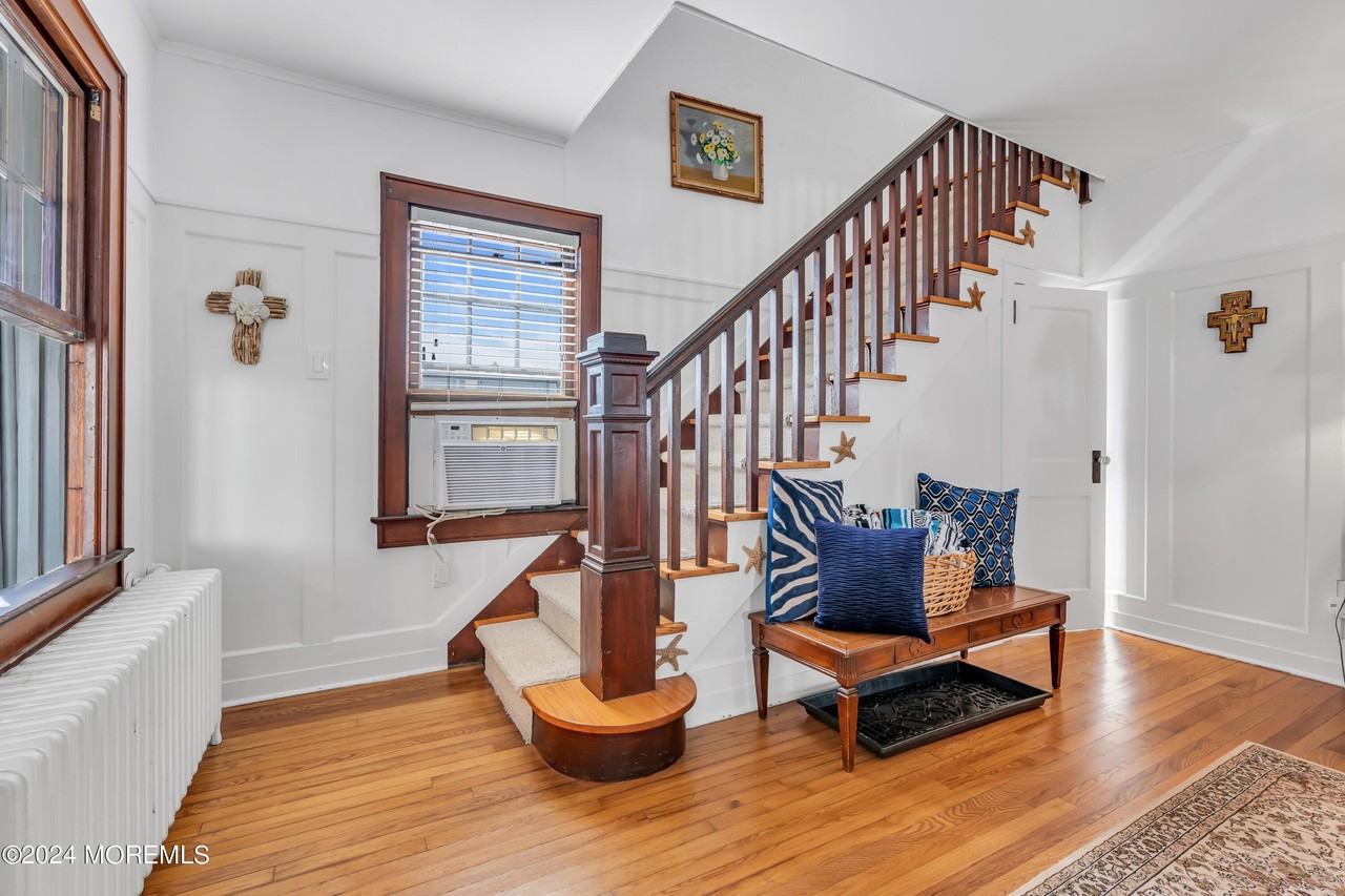 320 Sunset Dr S - Photo 5 of 12