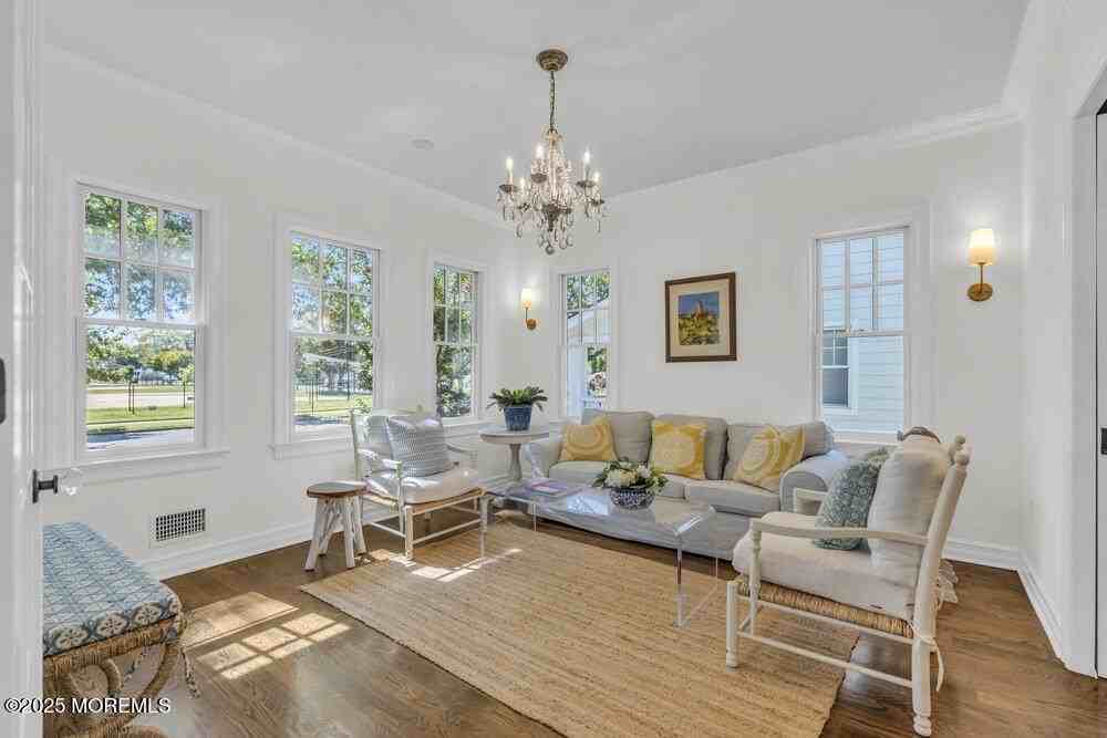 420 Tuttle Ave - Photo 7 of 43