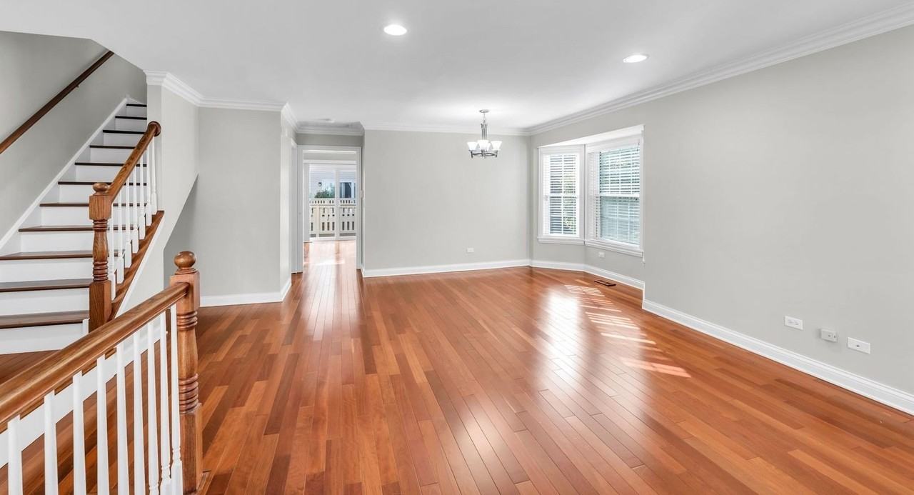 18599 W Sterling Ct - Photo 2 of 32