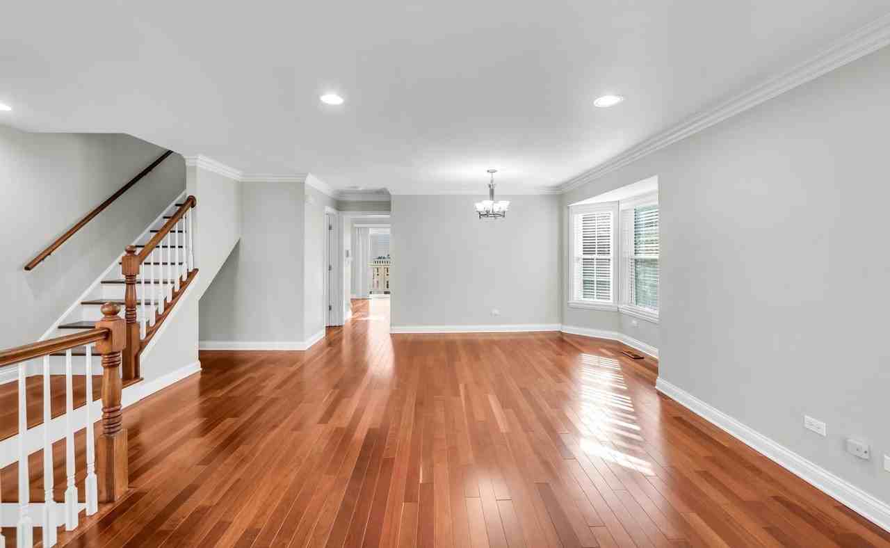 18599 W Sterling Ct - Photo 3 of 32