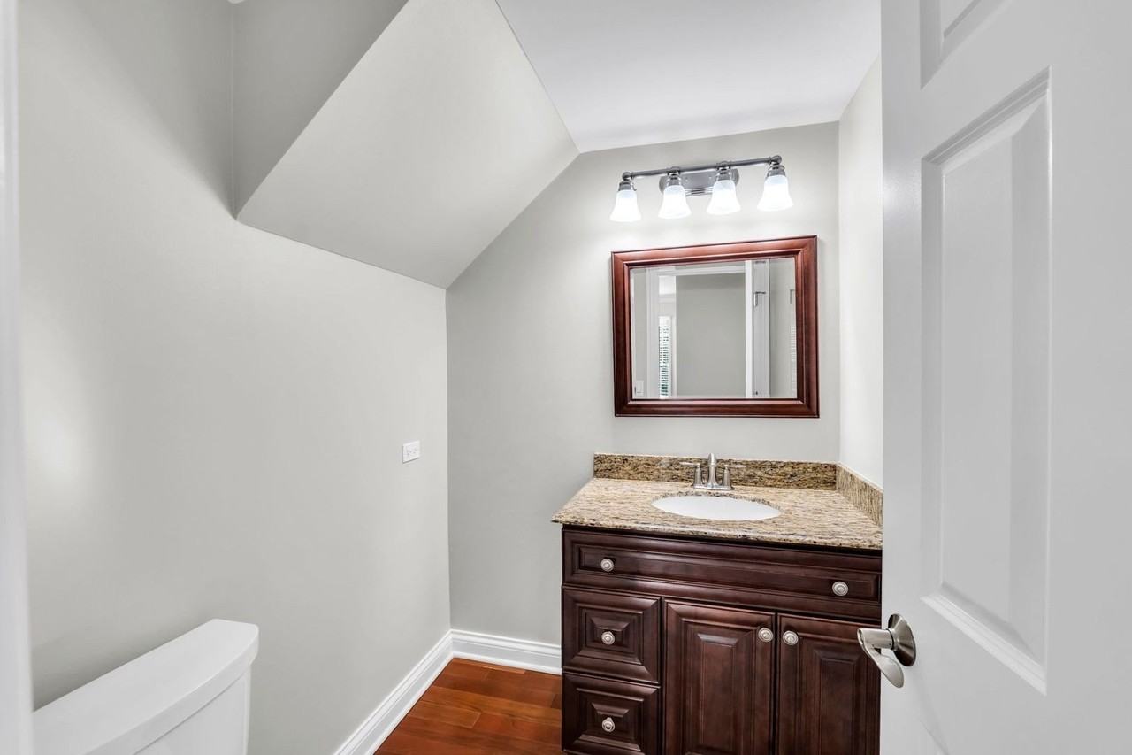 18599 W Sterling Ct - Photo 7 of 32