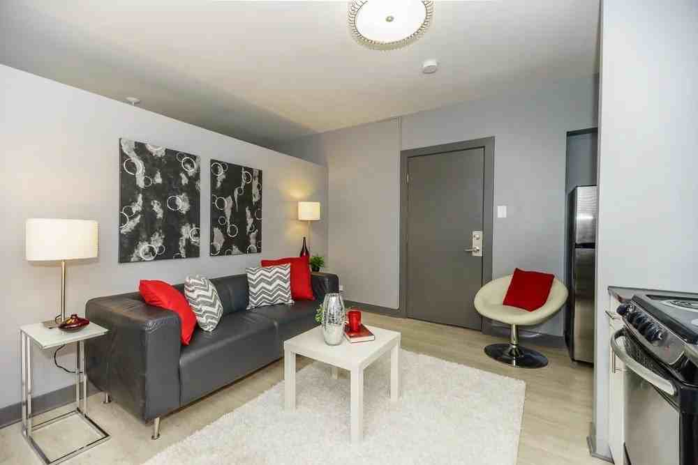 944 W Montrose Ave #103 - Photo 2 of 9