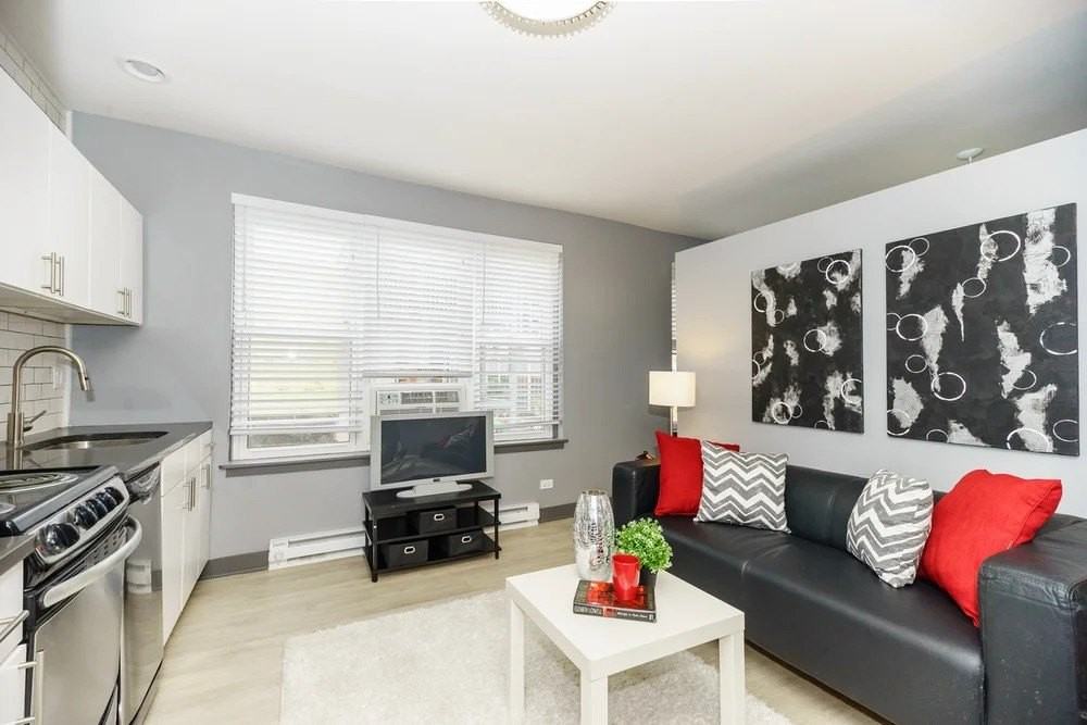 944 W Montrose Ave #103 - Photo 4 of 9