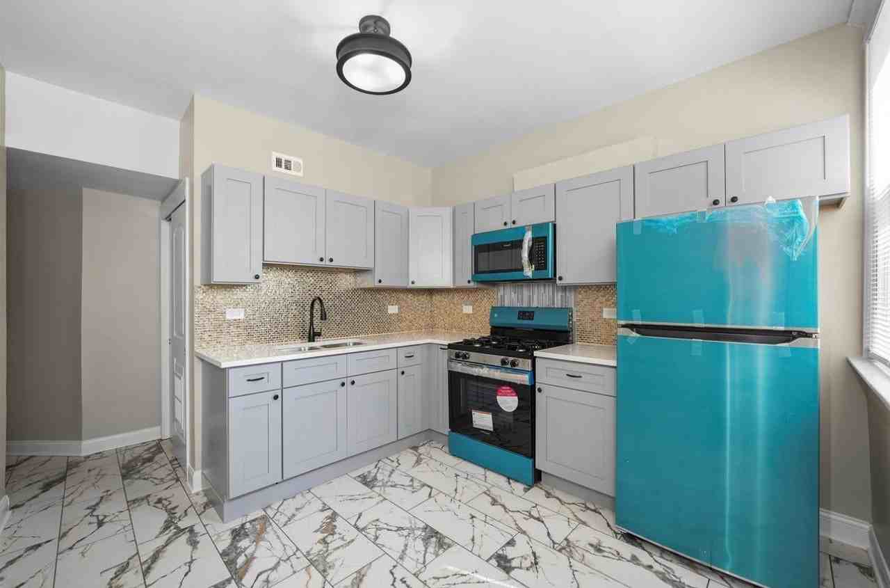 7548 S Harvard Ave #2 - Photo 3 of 7