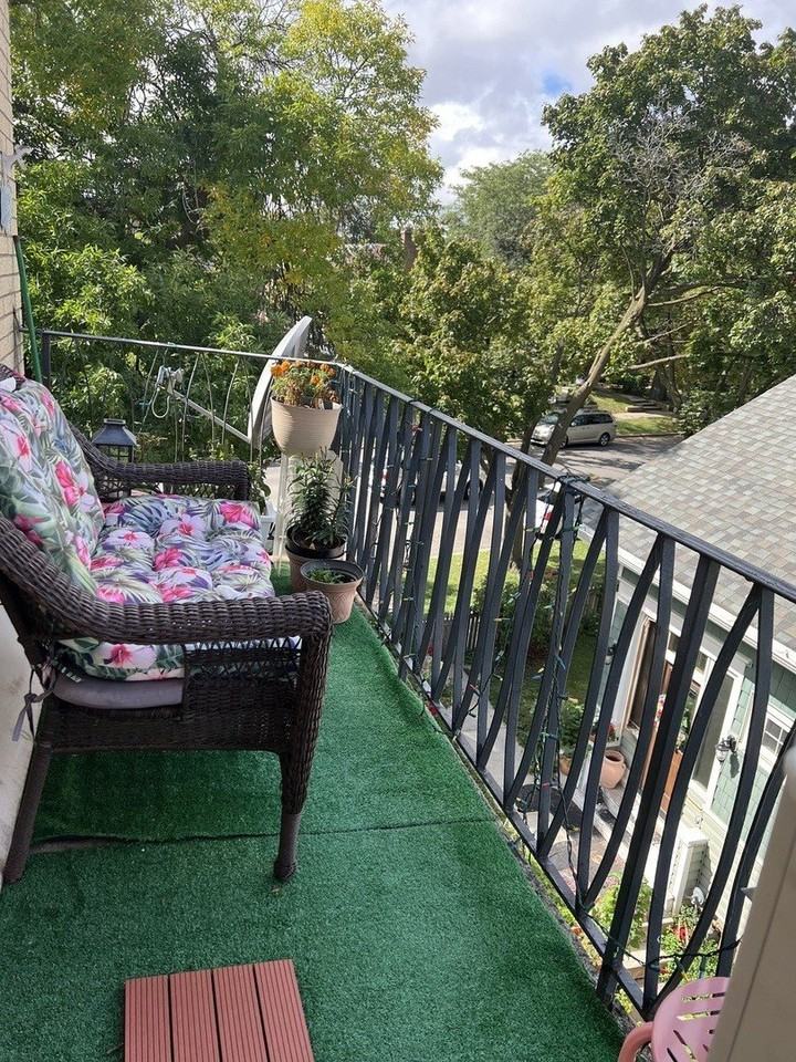 7241 N Ridge Blvd #301 - Photo 5 of 15