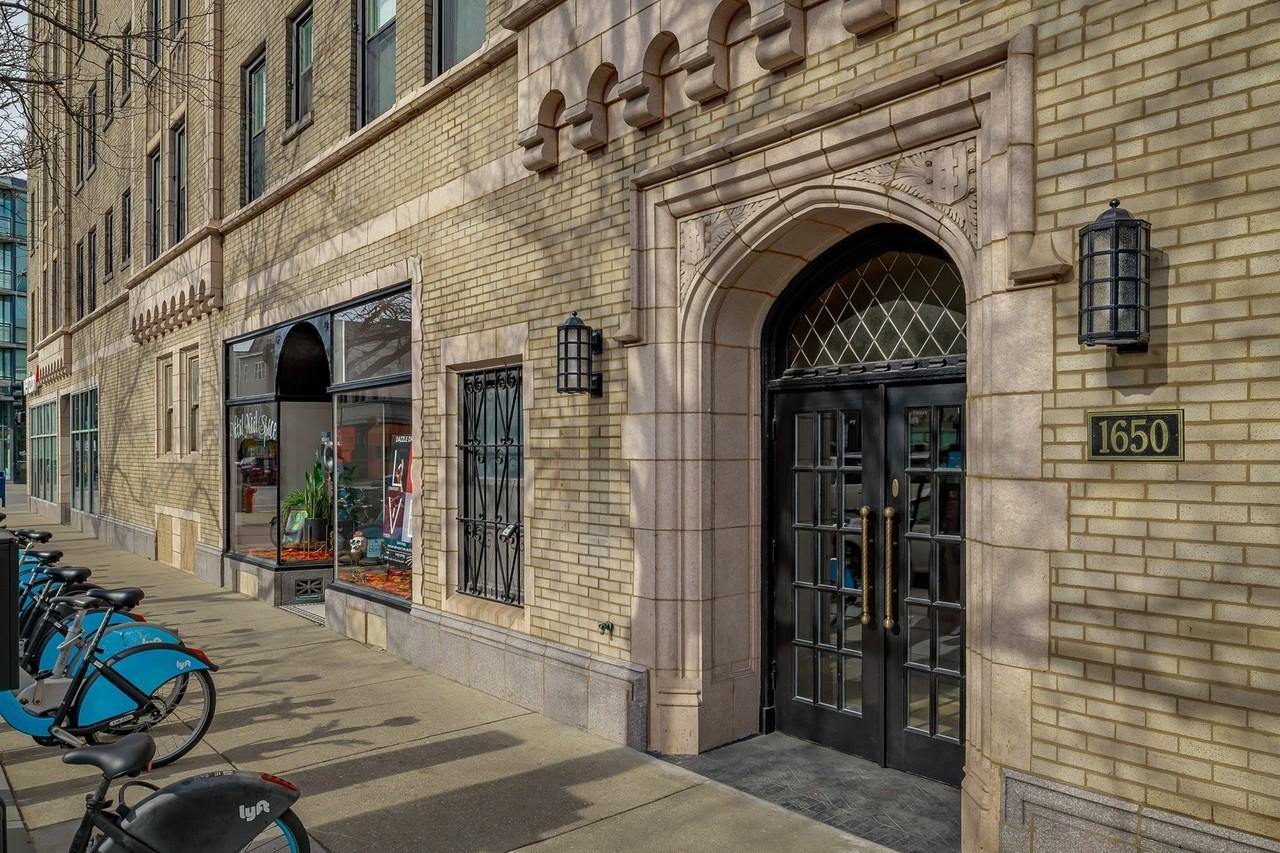 1650 W Roscoe St #309 - Photo 2 of 22