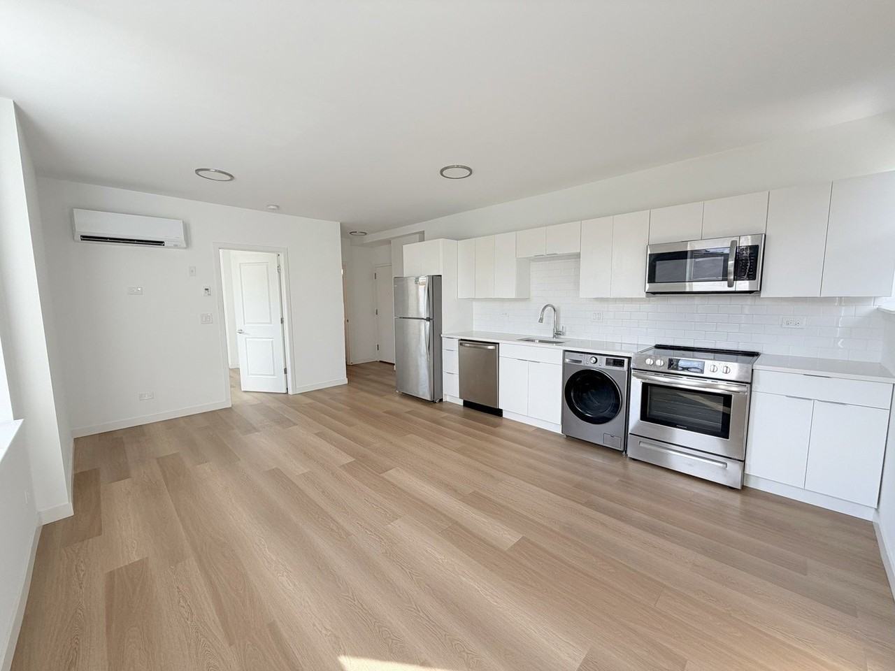 1650 W Roscoe St #309 - Photo 6 of 22