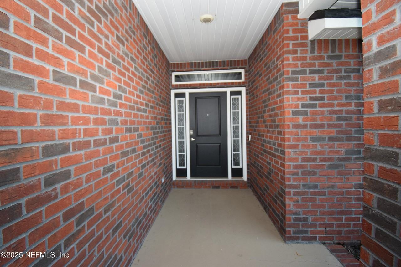 7285 Gateway Ct - Photo 2 of 12