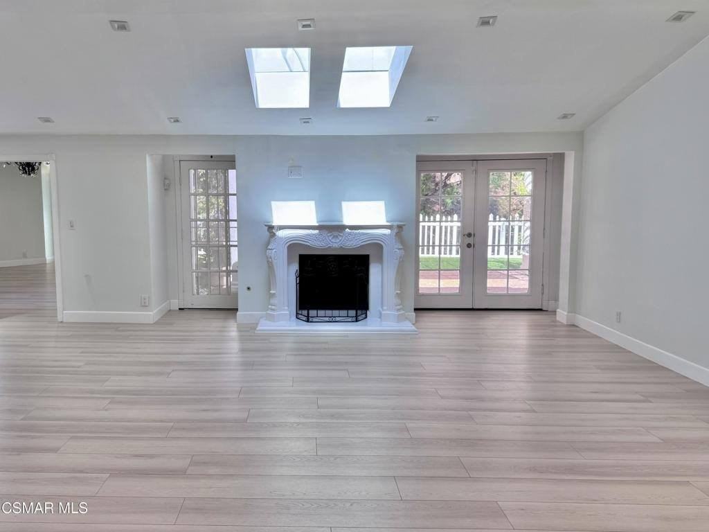 20445 Miranda St - Photo 4 of 47