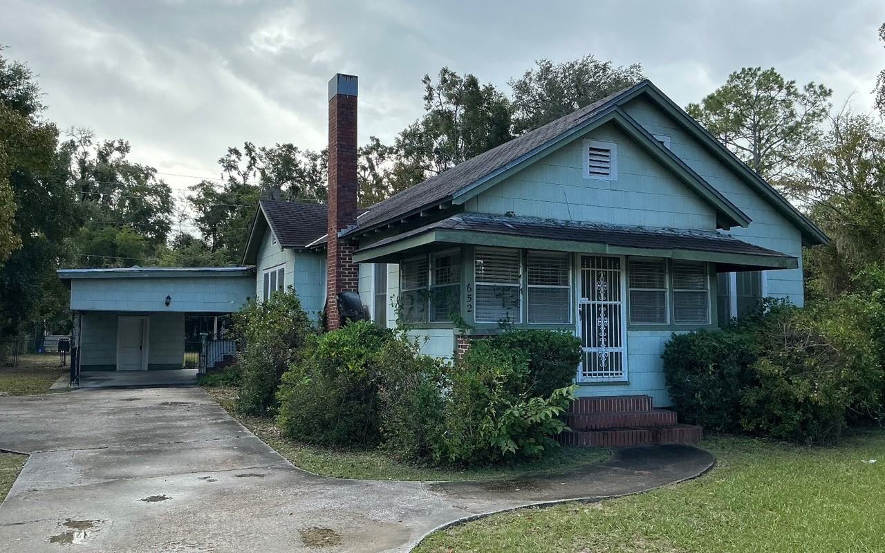 652 E Duval St - Photo 4 of 14