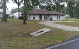 129 Sw Walton Gln - Photo 1 of 1