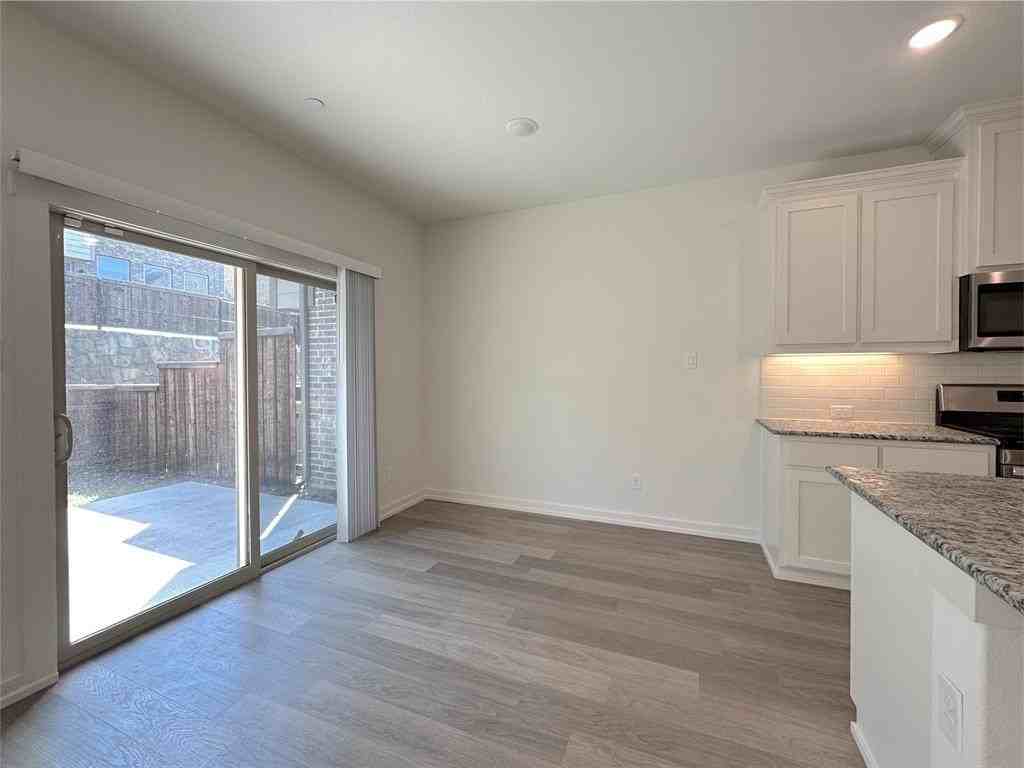 2740 Majesty Dr - Photo 4 of 25