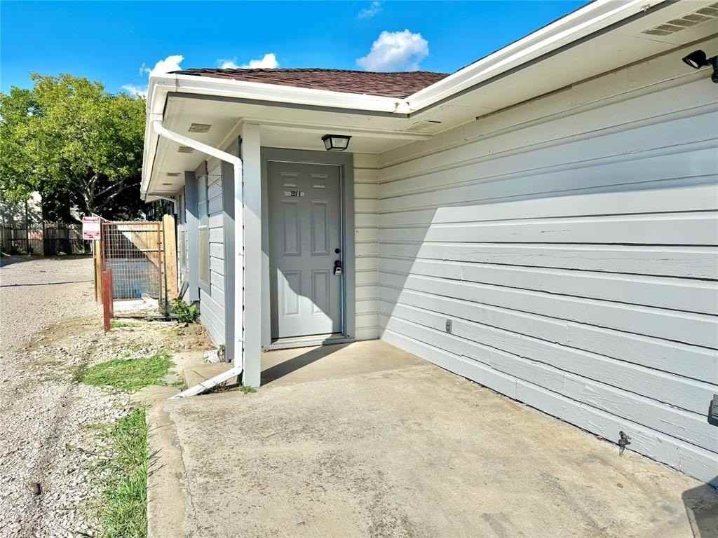 2526 Louise St #B - Photo 2 of 11