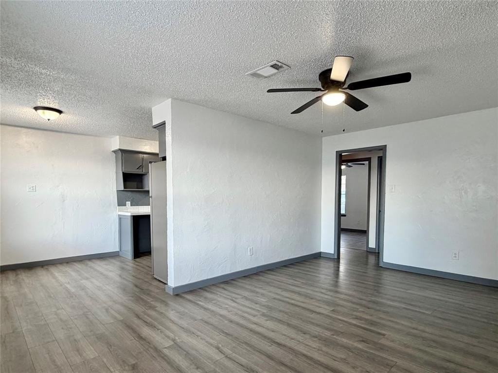 2526 Louise St #B - Photo 4 of 11