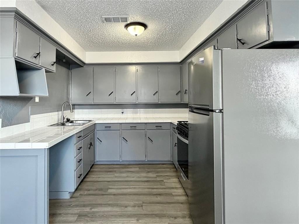 2526 Louise St #B - Photo 6 of 11