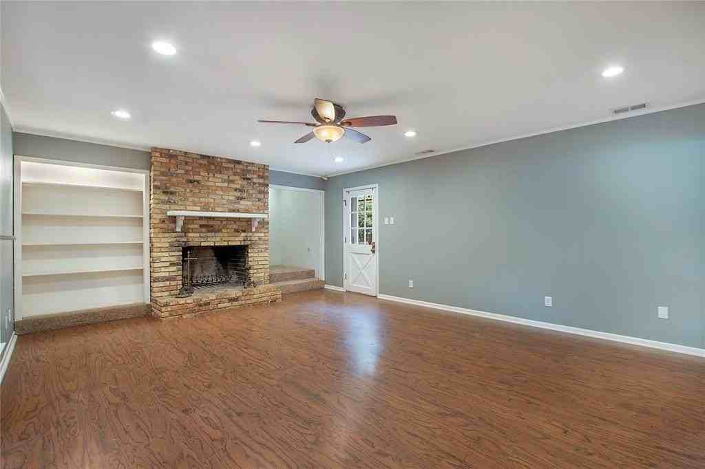 2631 Peavy Rd - Photo 5 of 31