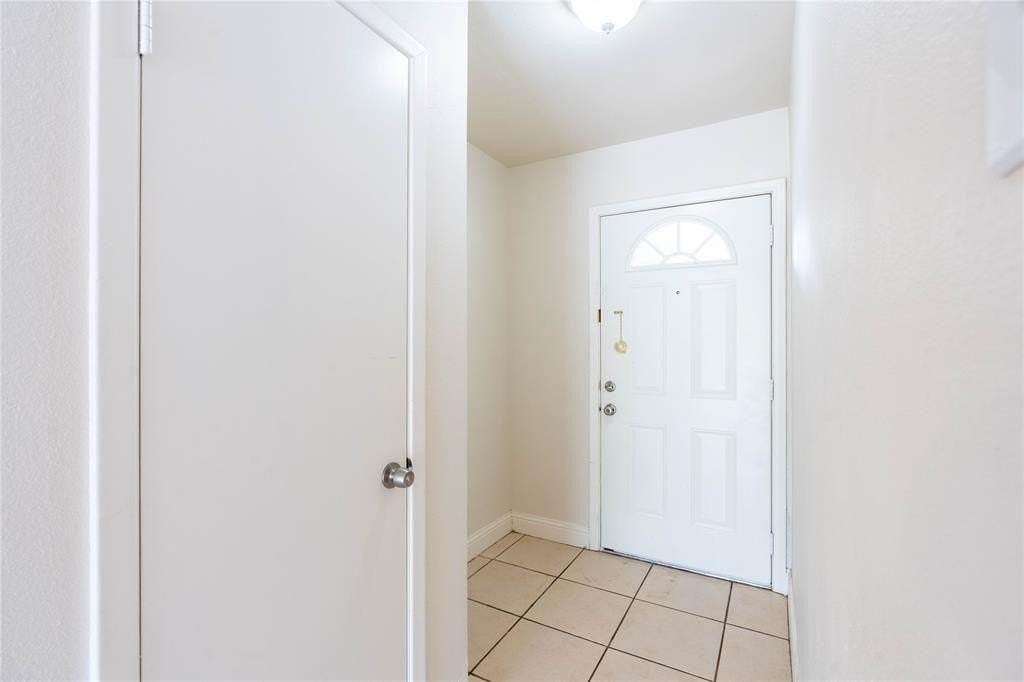 2622 Foxcroft Lane - Photo 4 of 22