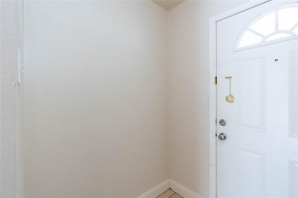 2622 Foxcroft Lane - Photo 5 of 22