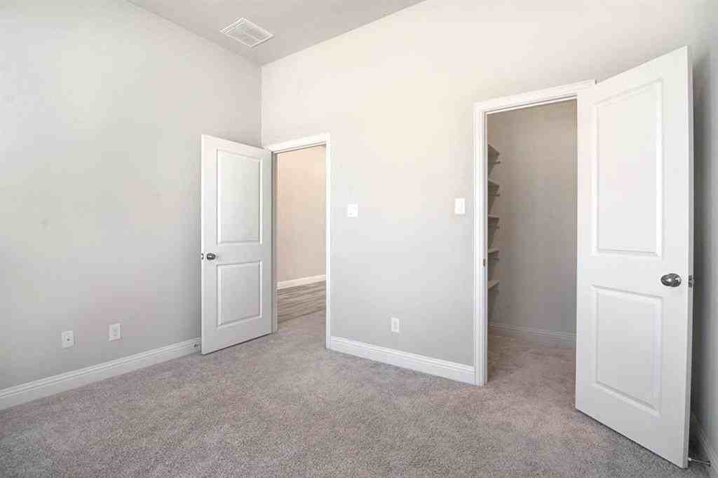 2417 Griffith Park Dr - Photo 5 of 27