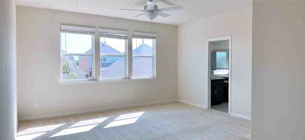 306 Pasco Rd - Photo 7 of 17