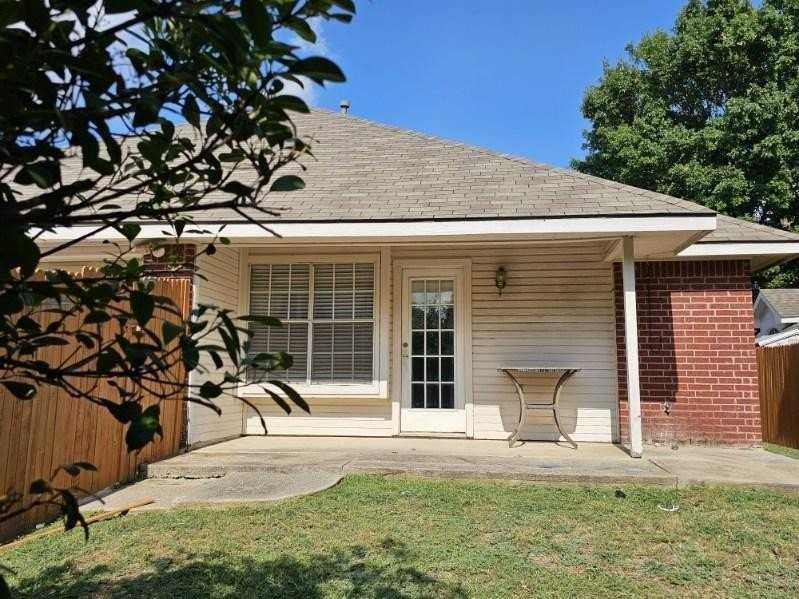 7961 King Arthur Rd - Photo 3 of 28