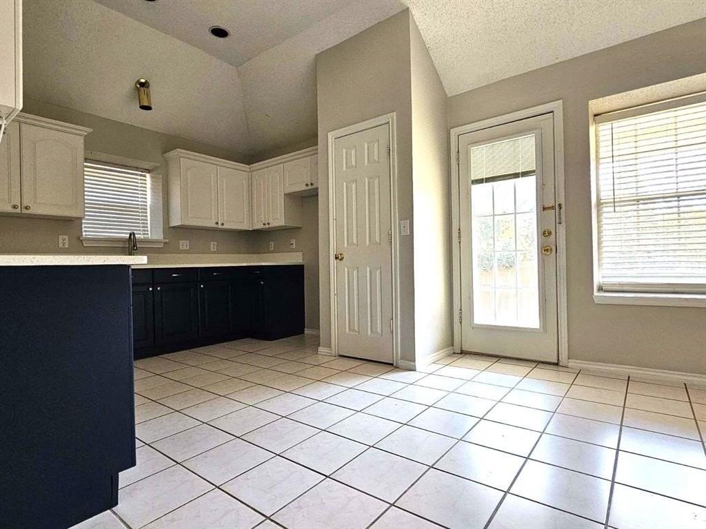 7961 King Arthur Rd - Photo 6 of 28