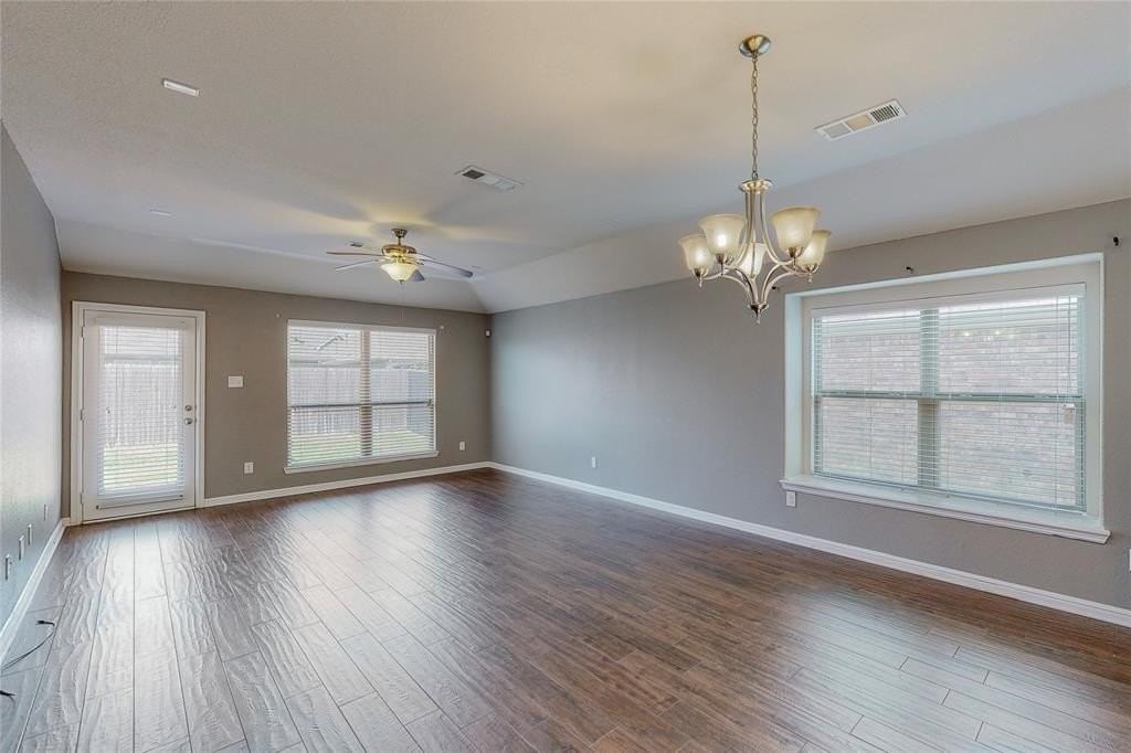 2609 Castle Creek Dr - Photo 4 of 36